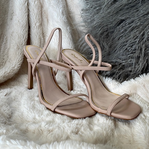 Nude Heels - Picture 1 of 4